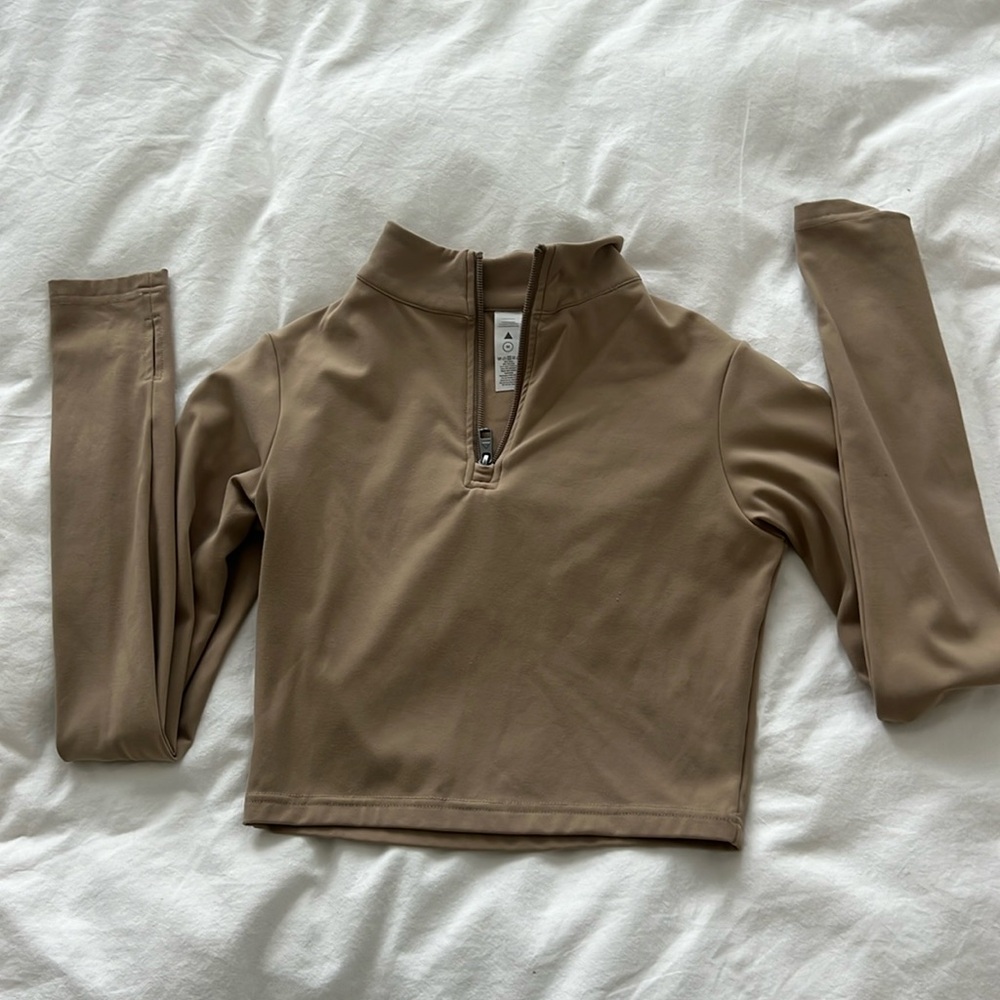Vitality Quarter Zip Crop Top